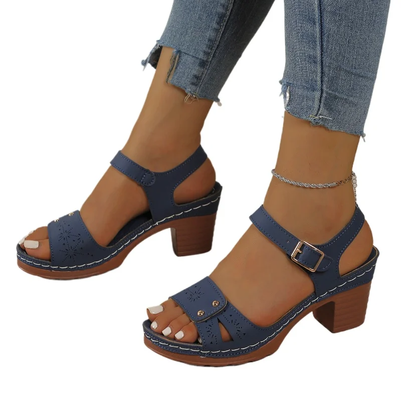 Sandalias de Tacón Medio con Plataforma y Pala Troquelada para Mujer