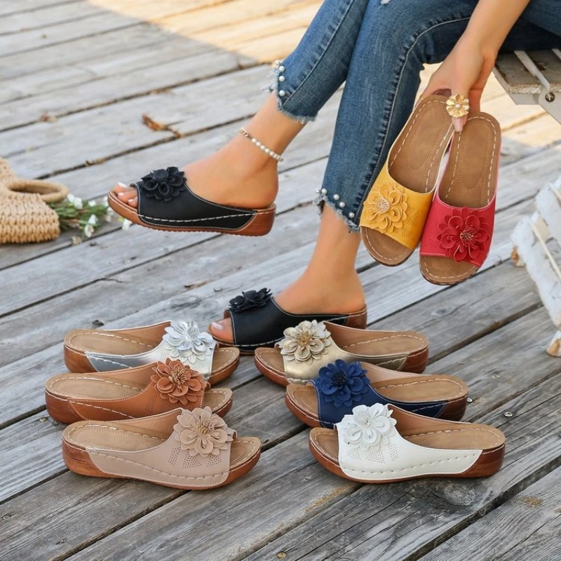 Sandalias Tipo Pala con Flor Tridimensional y Suela Anatómica