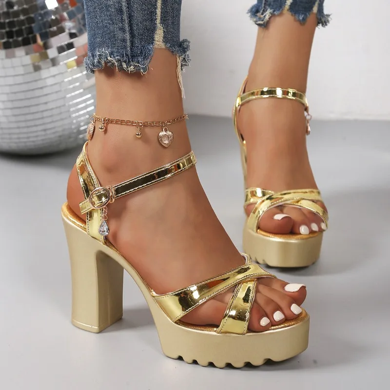 Sandalias de tacon ancho fiesta con plataforma metalizada